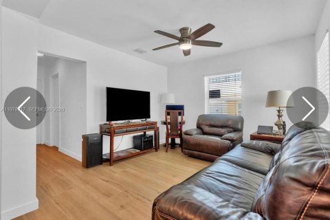 Снять в аренду виллу или дом в Холливуд, Флорида 2 спальни, 74.32м2, № 2047743 - фото 6