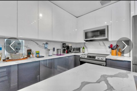 Снять в аренду виллу или дом в Холливуд, Флорида 2 спальни, 74.32м2, № 2047743 - фото 8