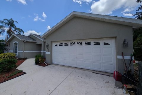 House in North Port, Florida 3 bedrooms, 121.61 sq.m. № 1757486 - photo 24