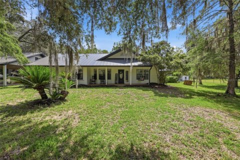 House in Hawthorne, Florida 3 bedrooms, 239.69 sq.m. № 2232310 - photo 2