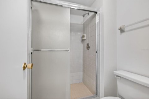 Condo in Largo, Florida, 2 bedrooms № 2142025 - photo 15