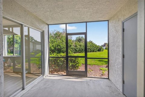Condo in Largo, Florida, 2 bedrooms № 2142025 - photo 25