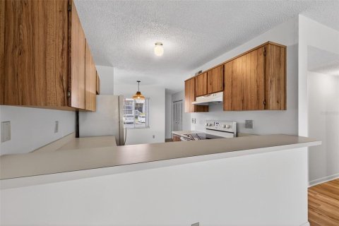 Condo in Largo, Florida, 2 bedrooms № 2142025 - photo 6