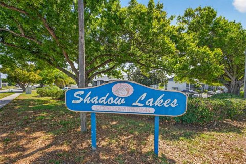 Condo in Largo, Florida, 2 bedrooms № 2142025 - photo 29