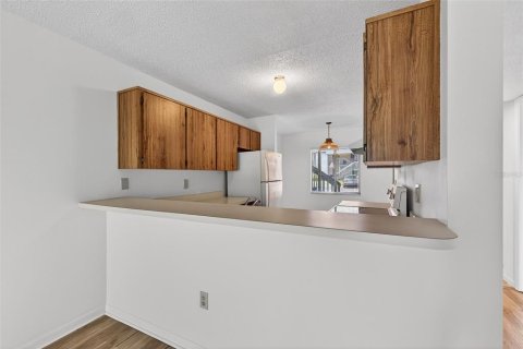 Condo in Largo, Florida, 2 bedrooms № 2142025 - photo 5