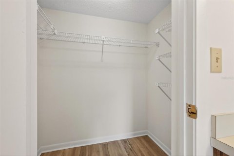 Condo in Largo, Florida, 2 bedrooms № 2142025 - photo 18