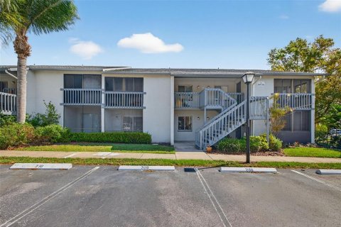 Condo in Largo, Florida, 2 bedrooms  № 2142025
