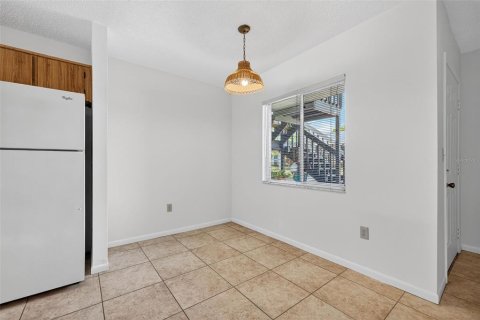 Condo in Largo, Florida, 2 bedrooms № 2142025 - photo 12