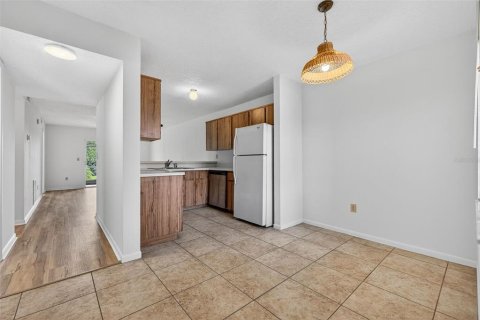 Condo in Largo, Florida, 2 bedrooms № 2142025 - photo 11
