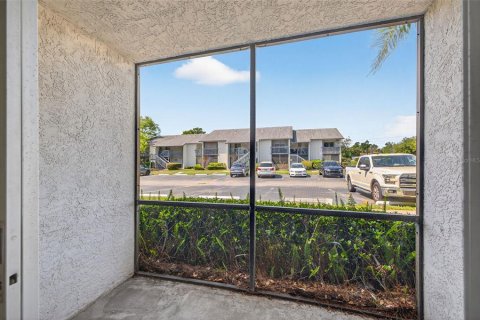 Condo in Largo, Florida, 2 bedrooms № 2142025 - photo 24