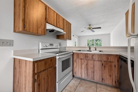 Condo in Largo, Florida, 2 bedrooms № 2142025 - photo 7