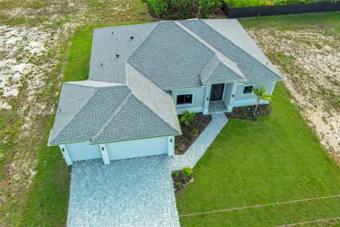 House in Cape Coral, Florida 4 bedrooms, 187.29 sq.m. № 2034796 - photo 4