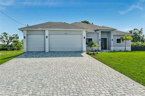 House in Cape Coral, Florida 4 bedrooms, 187.29 sq.m. № 2034796