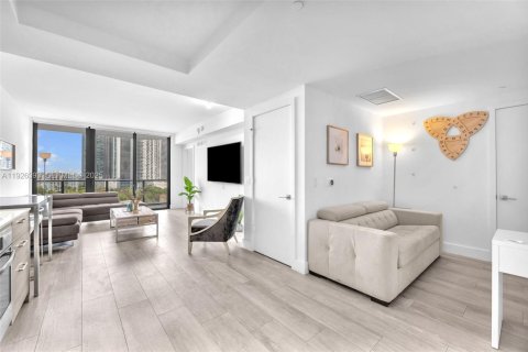 Appartement à louer à Miami, Floride: 1 chambre, 67.35 m2 № 1986575 - photo 2