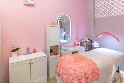 Propiedad comercial en venta en Doral, Florida № 1969939 - foto 9