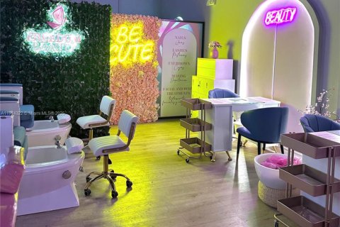 Propiedad comercial en venta en Doral, Florida № 1969939 - foto 14