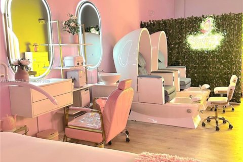 Propiedad comercial en venta en Doral, Florida № 1969939 - foto 10