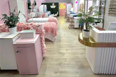 Propiedad comercial en venta en Doral, Florida № 1969939 - foto 12