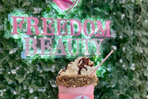 Propiedad comercial en venta en Doral, Florida № 1969939 - foto 11