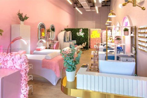 Propiedad comercial en Doral, Florida № 1969939