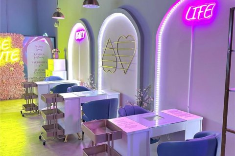 Propiedad comercial en venta en Doral, Florida № 1969939 - foto 7