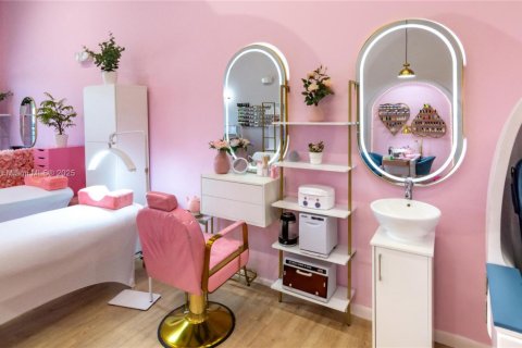 Propiedad comercial en venta en Doral, Florida № 1969939 - foto 5