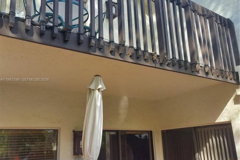 House in Miami, Florida 2 bedrooms, 127.28 sq.m. № 2031206 - photo 6