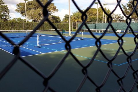 House in Miami, Florida 2 bedrooms, 127.28 sq.m. № 2031206 - photo 12