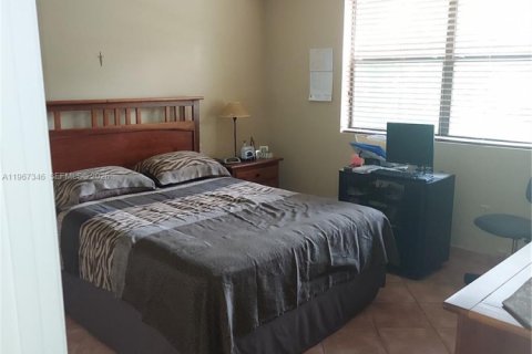 House in Miami, Florida 2 bedrooms, 127.28 sq.m. № 2031206 - photo 3