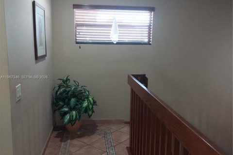 House in Miami, Florida 2 bedrooms, 127.28 sq.m. № 2031206 - photo 8