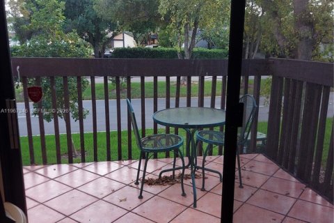 House in Miami, Florida 2 bedrooms, 127.28 sq.m. № 2031206 - photo 11