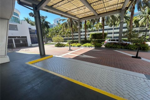 Condominio en venta en Aventura, Florida, 3 dormitorios, 126.53 m2 № 2035592 - foto 28