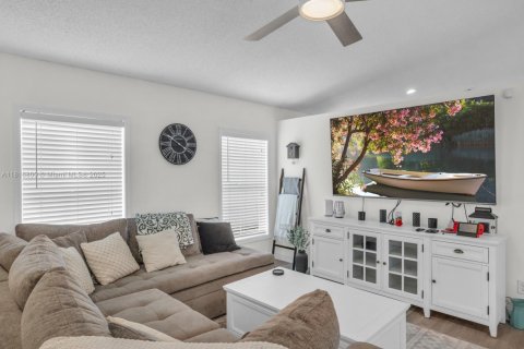 House in Pembroke Pines, Florida 3 bedrooms, 130.34 sq.m. № 1770511 - photo 17