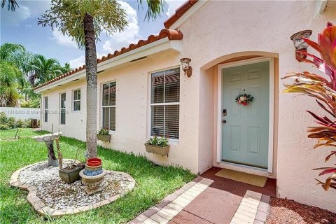 House in Pembroke Pines, Florida 3 bedrooms, 130.34 sq.m. № 1770511 - photo 14