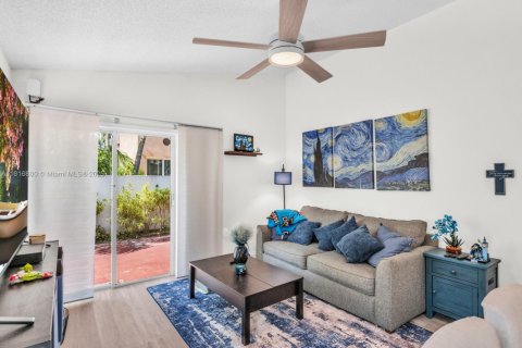 House in Pembroke Pines, Florida 3 bedrooms, 130.34 sq.m. № 1770511 - photo 21