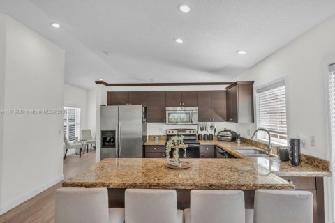 House in Pembroke Pines, Florida 3 bedrooms, 130.34 sq.m. № 1770511 - photo 5