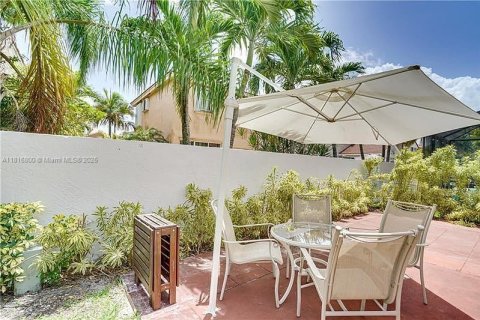 House in Pembroke Pines, Florida 3 bedrooms, 130.34 sq.m. № 1770511 - photo 29