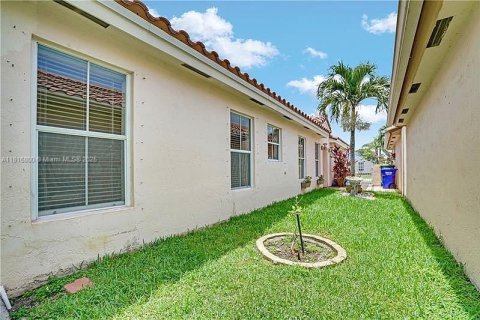 House in Pembroke Pines, Florida 3 bedrooms, 130.34 sq.m. № 1770511 - photo 16