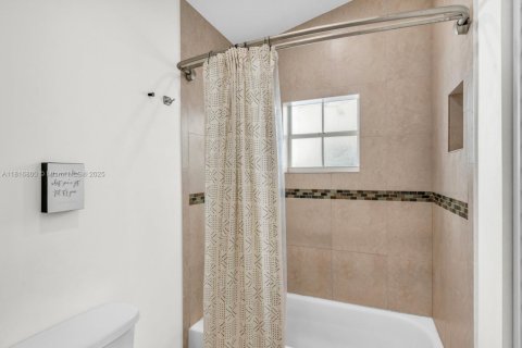 House in Pembroke Pines, Florida 3 bedrooms, 130.34 sq.m. № 1770511 - photo 25