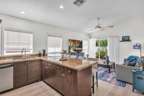 House in Pembroke Pines, Florida 3 bedrooms, 130.34 sq.m. № 1770511 - photo 18