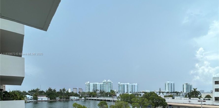 Condo à North Bay Village, Floride, 1 chambre № 1830665
