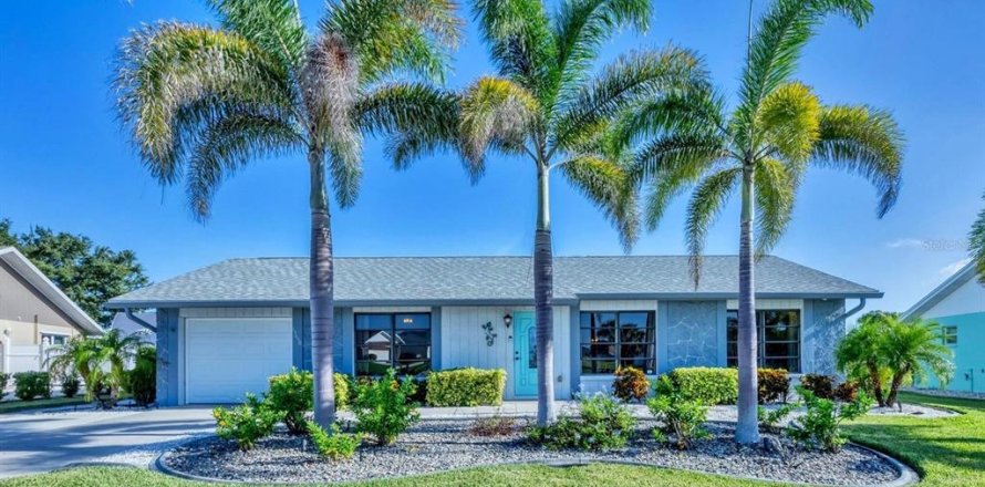 Casa en Port Charlotte, Florida 2 dormitorios, 129.6 m2 № 1840327