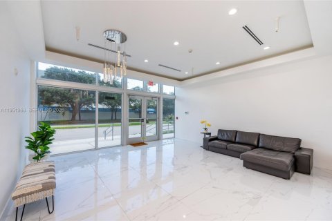 Commercial property in Doral, Florida № 2006102 - photo 7