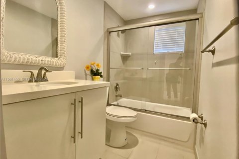 Снять в аренду кондоминиум в Майами, Флорида 2 спальни, 89.65м2, № 2031908 - фото 26