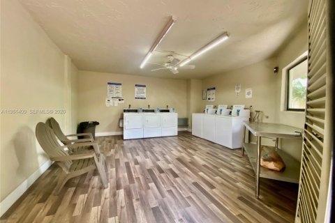 Снять в аренду кондоминиум в Майами, Флорида 2 спальни, 89.65м2, № 2031908 - фото 17