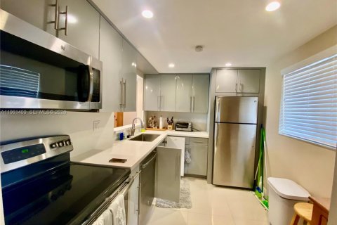 Снять в аренду кондоминиум в Майами, Флорида 2 спальни, 89.65м2, № 2031908 - фото 7