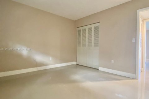 Снять в аренду кондоминиум в Майами, Флорида 2 спальни, 89.65м2, № 2031908 - фото 28