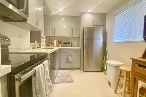 Снять в аренду кондоминиум в Майами, Флорида 2 спальни, 89.65м2, № 2031908 - фото 6