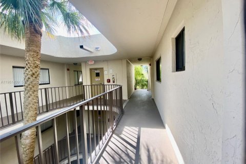 Снять в аренду кондоминиум в Майами, Флорида 2 спальни, 89.65м2, № 2031908 - фото 4