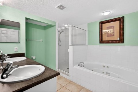 Condo in New Smyrna Beach, Florida, 3 bedrooms № 2103719 - photo 27